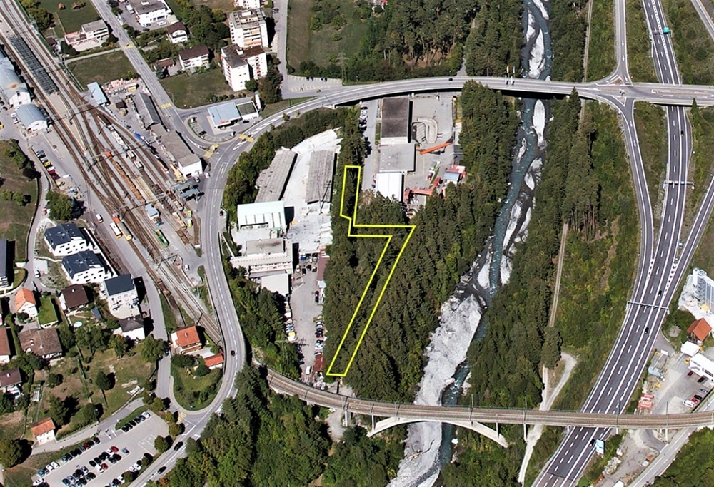 Luftbild von Thusis mit eingezeichnetem Gebiet, das von der Ortsplanung-Revision betroffen ist