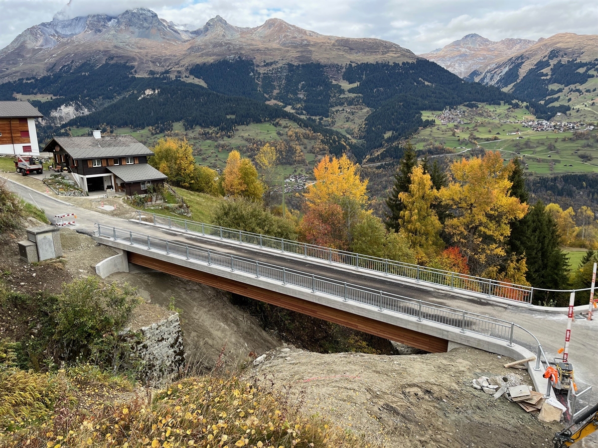 Die neue Lochlitobelbrücke in Obersaxen.