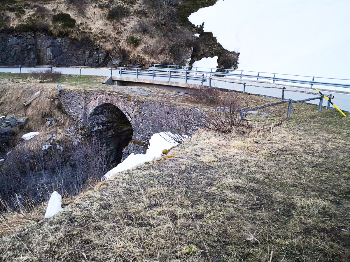 Ponte ad arco in pietra Casott