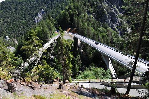 Alte und neue Versamertobelbrücke Alte und neue Versamertobelbrücke