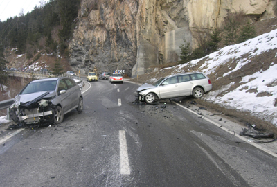 Frontalkollision fordert Verletzte