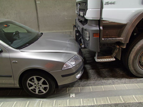 An den beiden Fahrzeugen entstand nur leichter Sachschaden