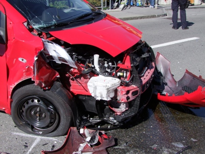 Der total beschädigte Personenwagen