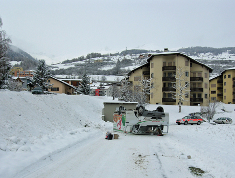 Der Lieferwagen landete auf dem Dach, der Fahrer blieb unverletzt