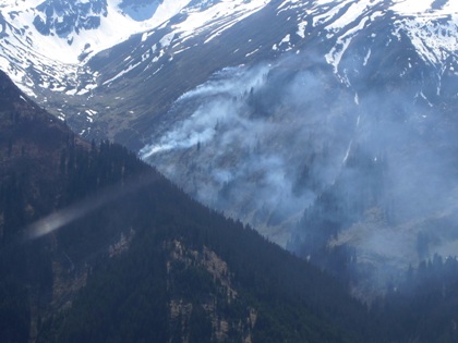Übersichtsaufnahme des Flurbrandes im Val Sumvitg