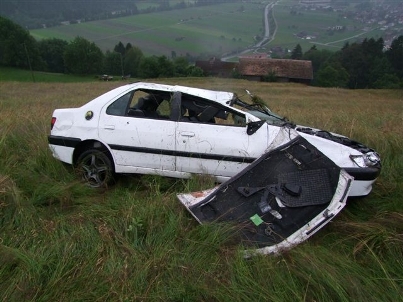 Verunfalltes Fahrzeug bei Grüsch