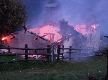 Ferienhaus bis auf die Grundmauern abgebrannt