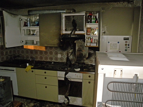 Der Kochherd, der Dampfabzug und der Kühlschrank wurden beschädigt