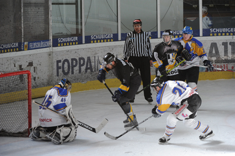 Eishockey auf hohem Niveau: Der EHC Kapo Graubünden setzt den EHC Stadtpolizei Zürich unter Druck