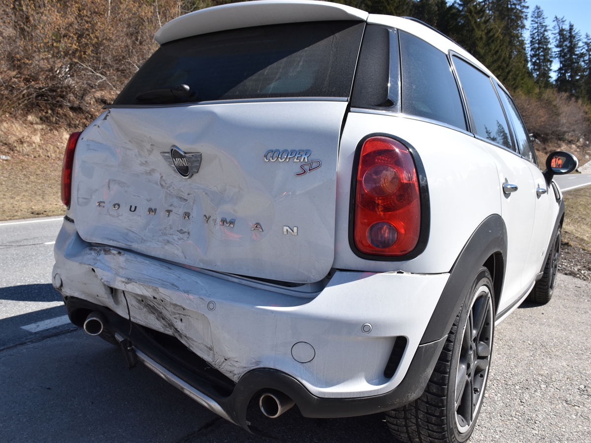 Auto der 51-Jährigen mit beschädigter Heckpartie