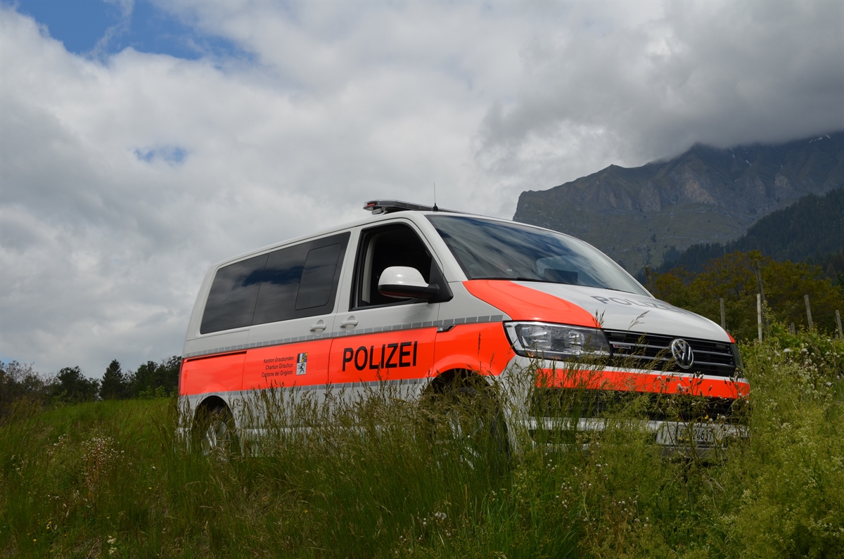 Symbolbild Patrouillenfahrzeug in der Bündner Herrschaft