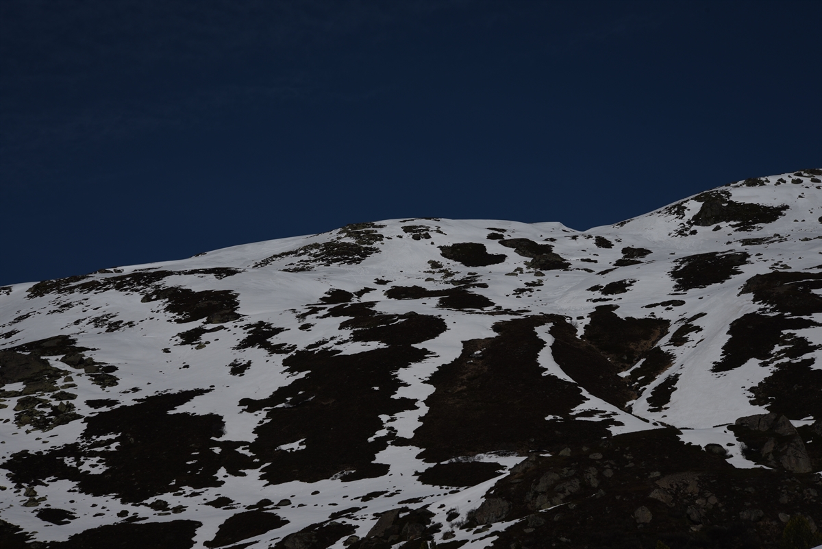 Blick auf das Jörihorn mit schneefreien Stellen.