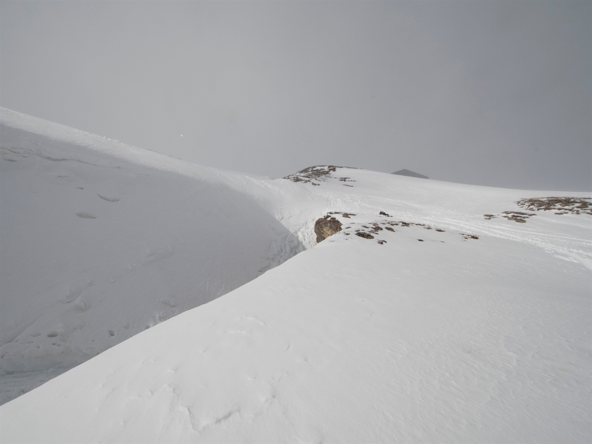 Unfallstelle mit aufkommendem Nebel im Skigebiet Laax.