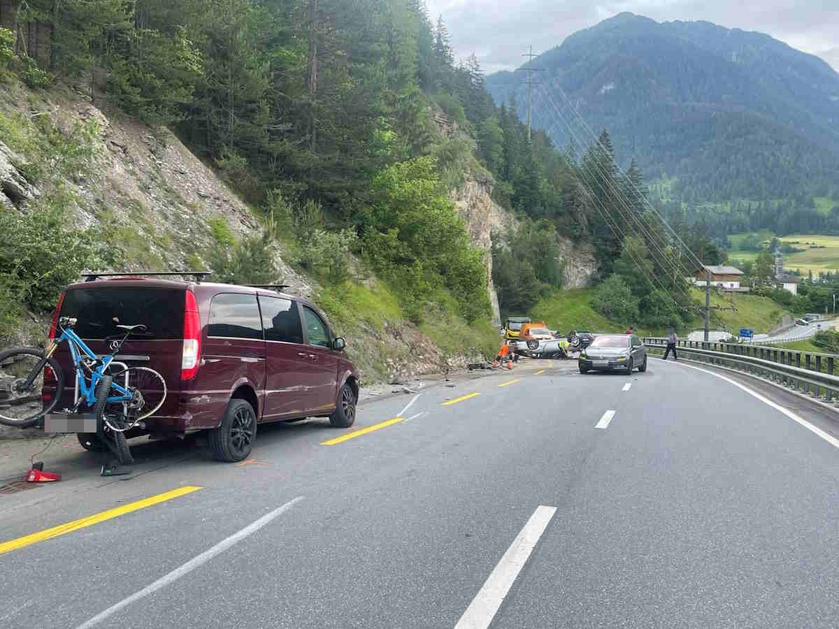 Endlage der Fahrzeuge in Richtung Tiefencastel