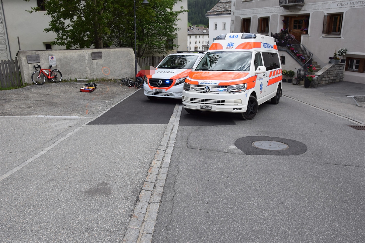 Unfallstelle auf der Albulapassstrasse in La Punt