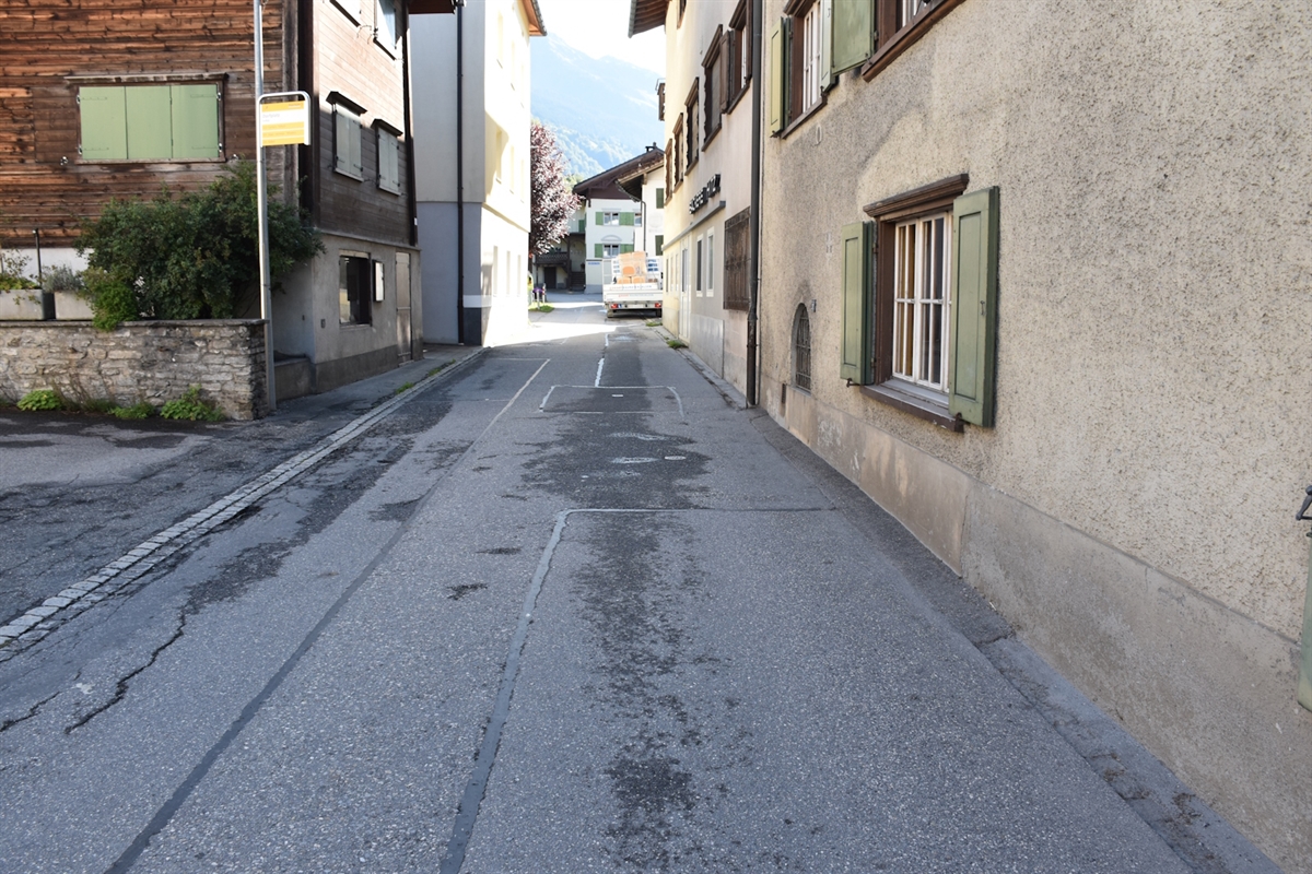 Der Engpass, an dessen Ende die Fahrzeugkombination steht. 