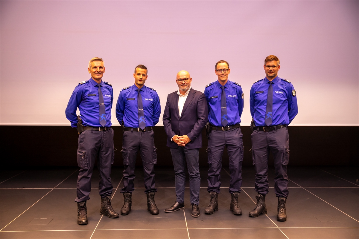 Neue GL-Mitglieder mit dem Kommandanten