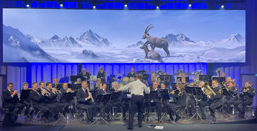 Die Polizeimusik Graubünden an einem Auftritt im Kursaal Bern