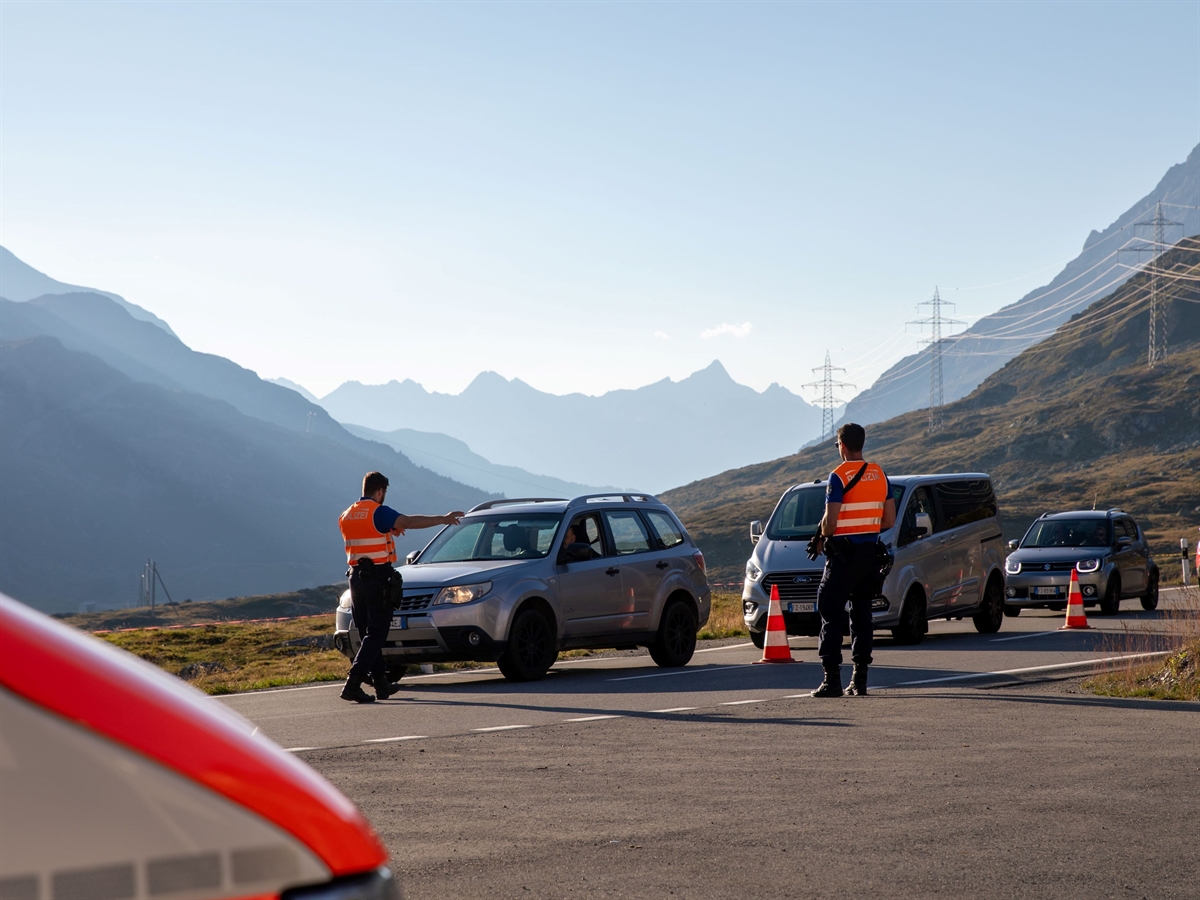 Verkehrsregelung auf dem Berninapass