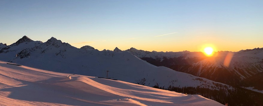 Panoramabild der Davoser Winterlandschaft