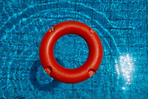 Badewasser von Freibädern kontrolliert