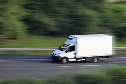 Lebensmitteltransporter auf der Strasse überprüft