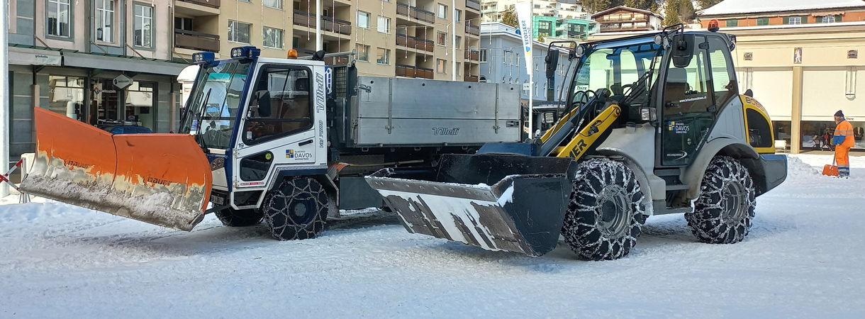 Schneepflug und Bulldozer, Fahrzeuge zur Schneeräumung