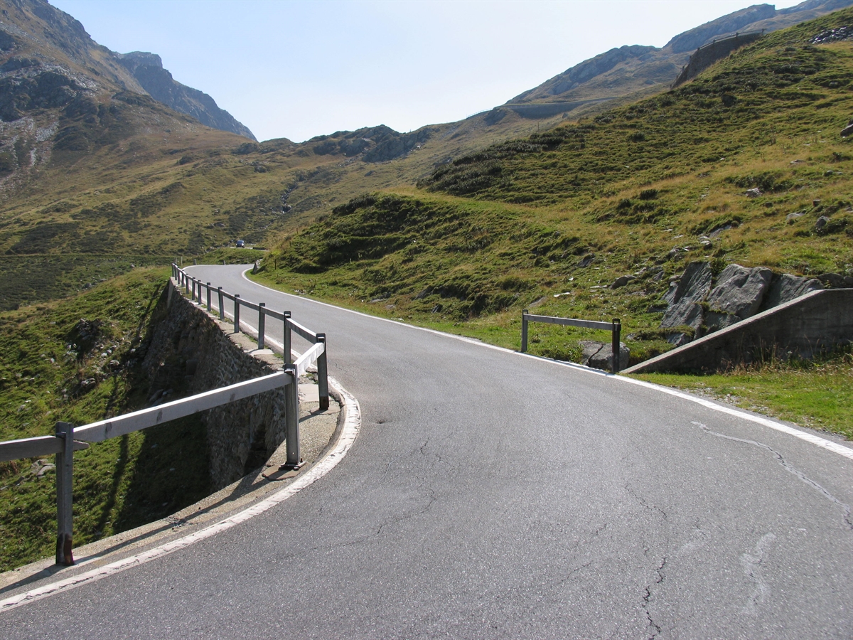 zu sanierende Kurve am Splügenpass