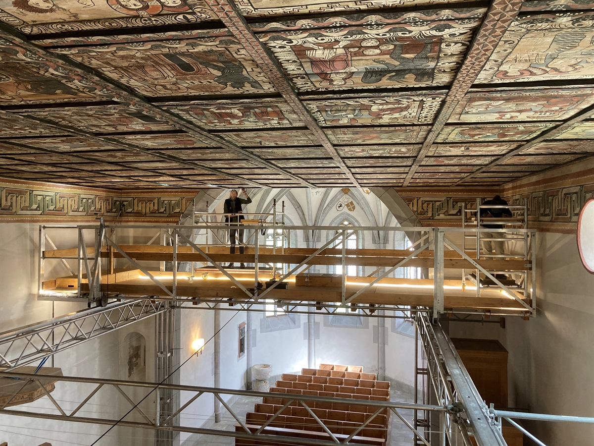 Arbeiten an der Kirchendecke