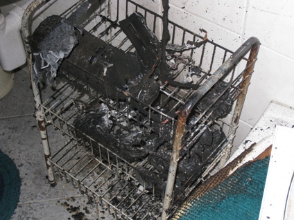 Das Gestell, auf dem der Haartrockner deponiert war