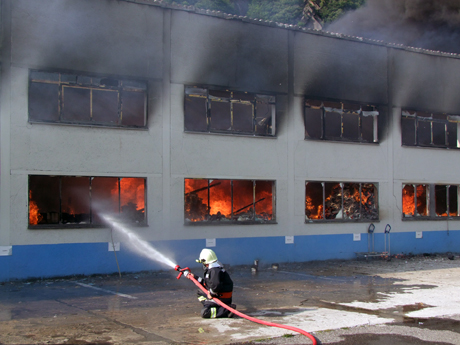 Incendio in un magazzino a San Vittore