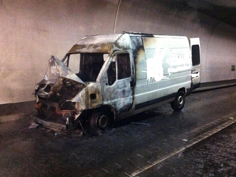 Das Fahrzeug brannt vollständig aus