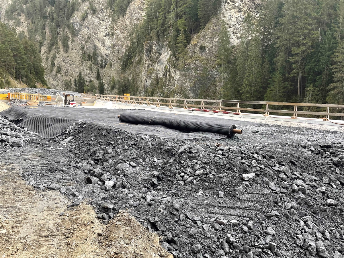 Steinschlagschutzgitter auf Galeriedach