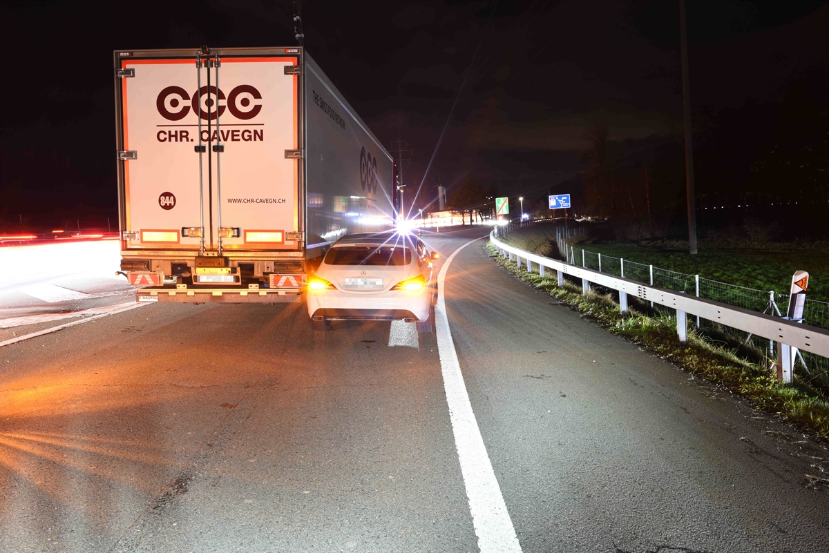 Übersichtsaufnahme Anschluss Landquart mit beschädigten Fahrzeugen