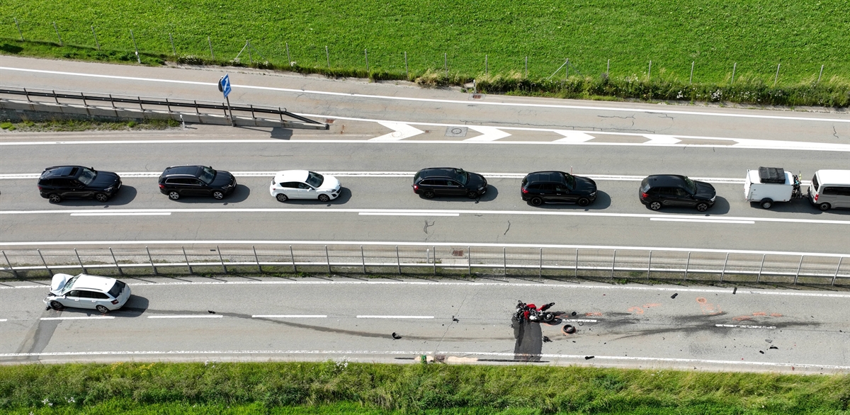 Übersichtsaufnahme der Unfallstelle.