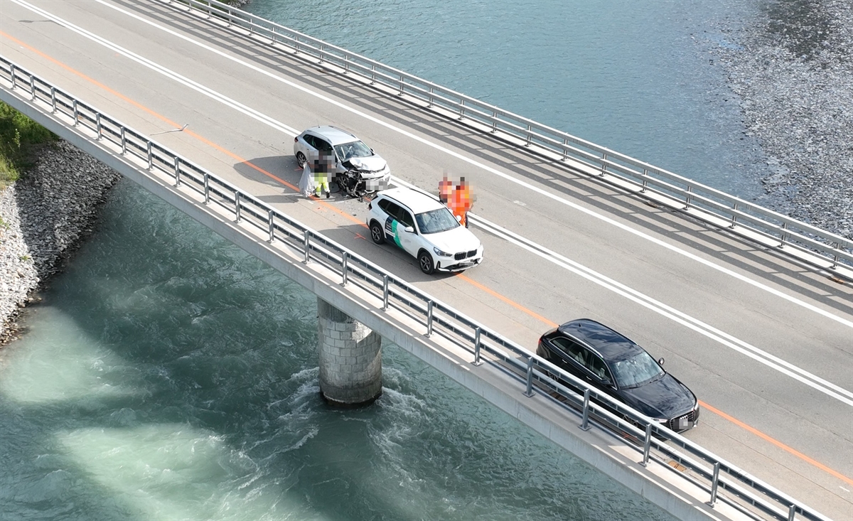 Schadenaufnahme der drei beschädigten Autos
